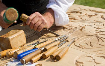 泡沫上的問題，還得木工噴漆消泡粉多多幫忙