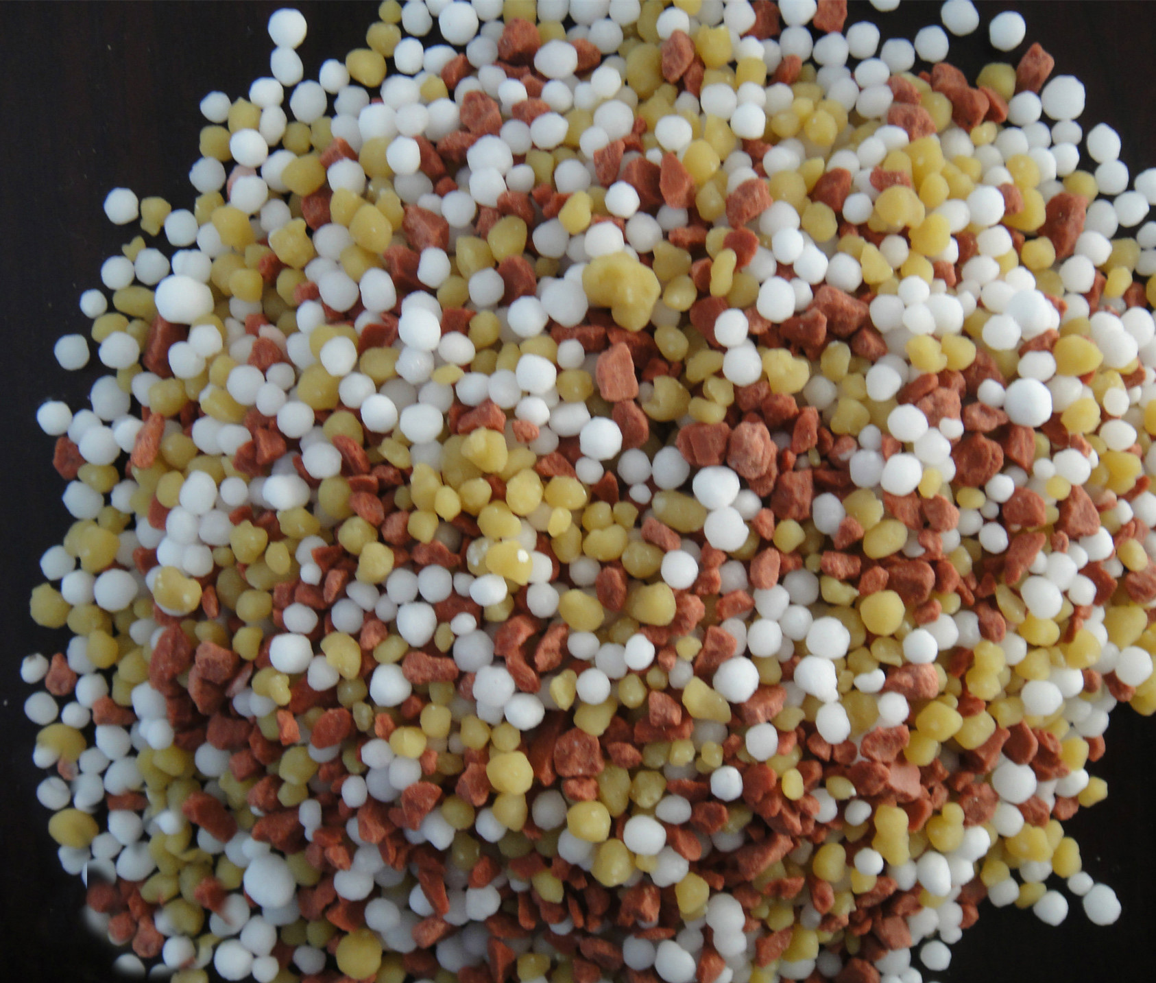 震驚！施肥不用化肥專用消泡劑前后竟差距這么大